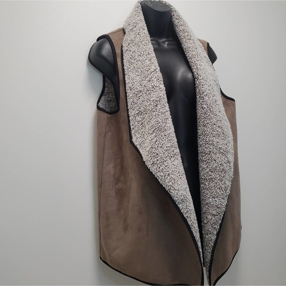 Talbots Brown Faux Sherpa Suede Vest Size Medium Petite - Picture 3 of 10